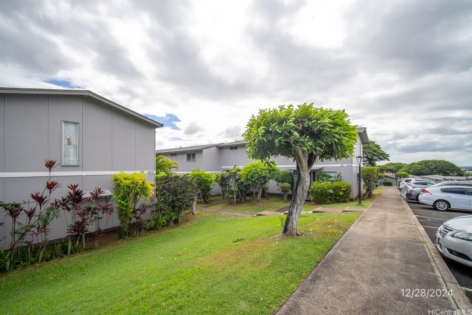 98-1404 Koaheahe St Pearl City - Rental - photo 2 of 25