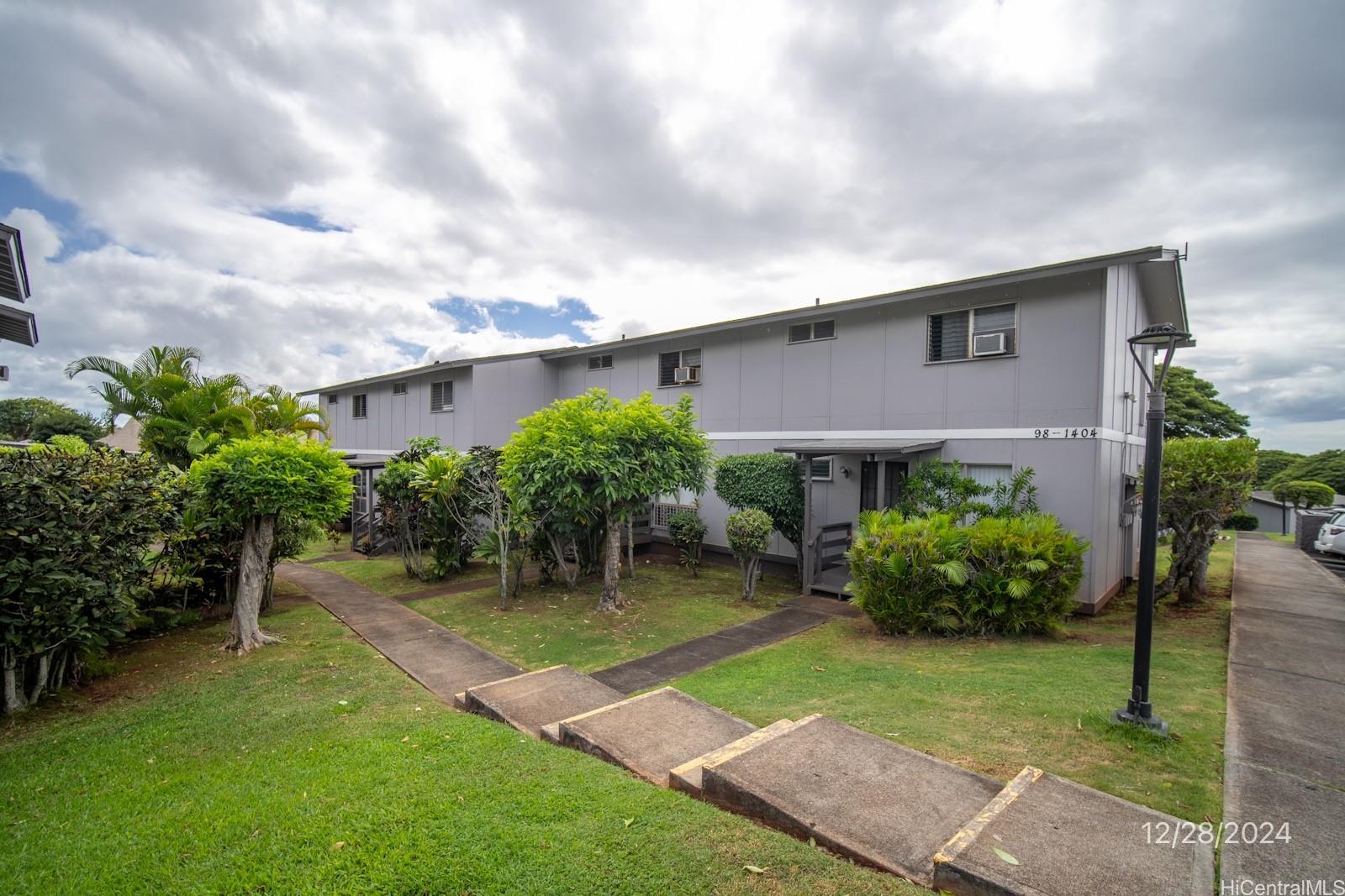 98-1404 Koaheahe St Pearl City - Rental - photo 3 of 25