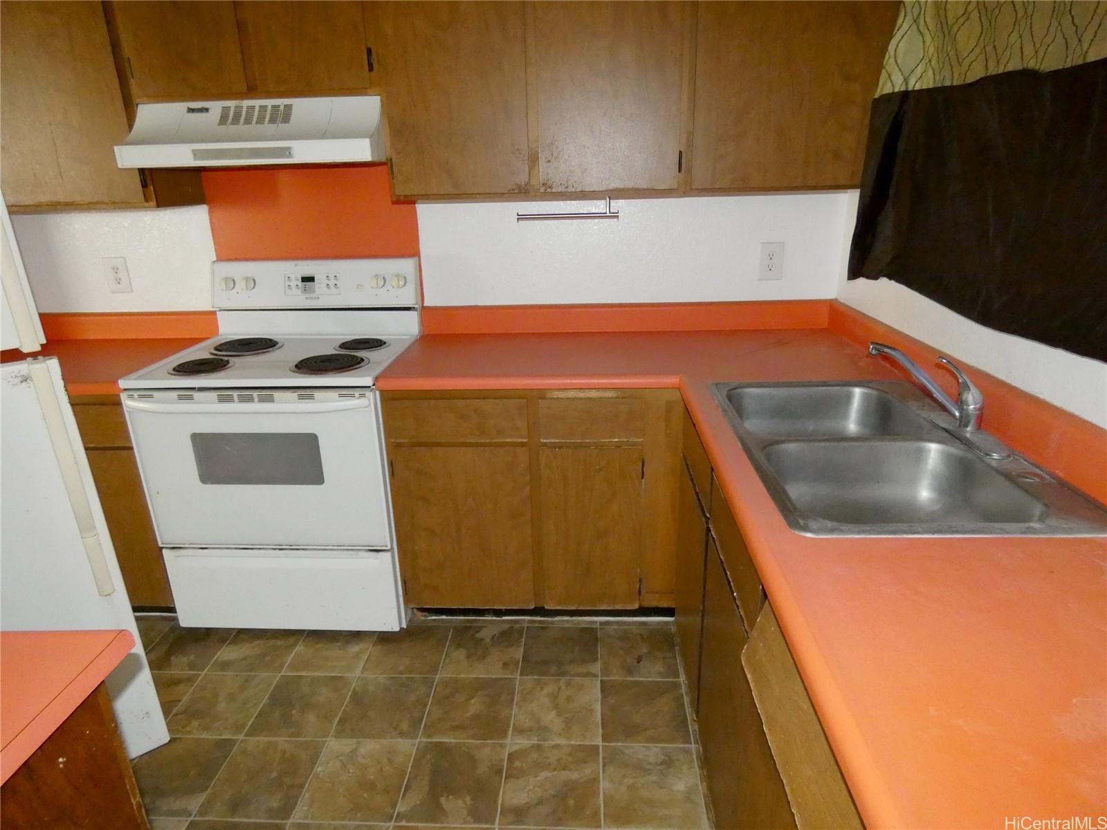 98-1409 Kamahao Street townhouse # 158, Pearl City, Hawaii - photo 3 of 16