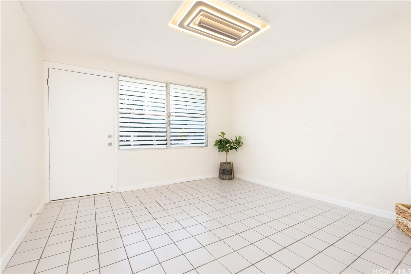 White Pearl Apts condo # 103, Aiea, Hawaii - photo 4 of 24