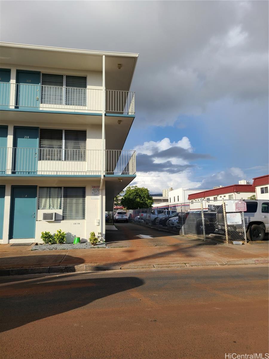 98-142 Lipoa Pl Aiea - Rental - photo 2 of 16