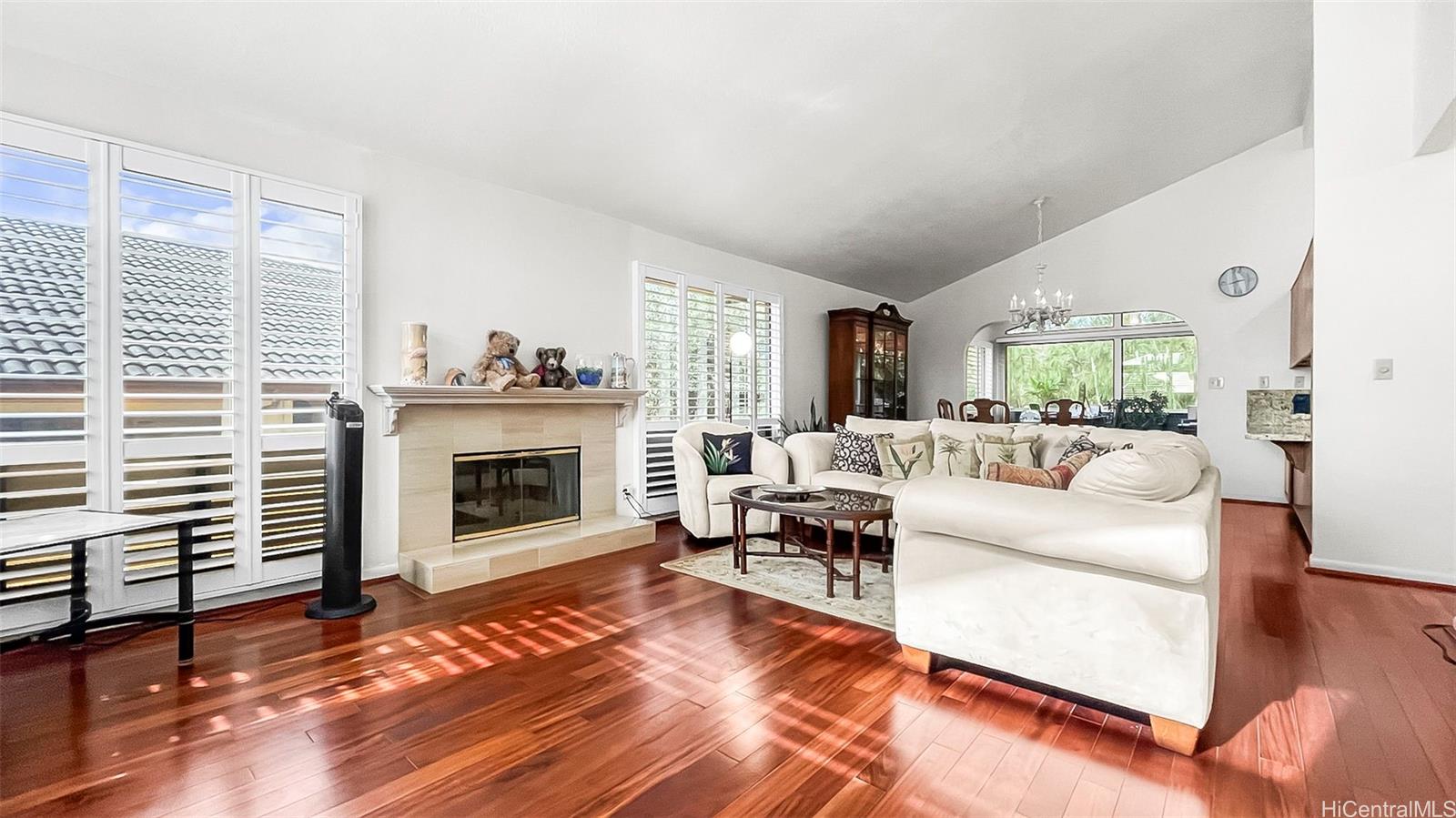 98-1421  Onikiniki Place Pearlridge, PearlCity home - photo 2 of 23