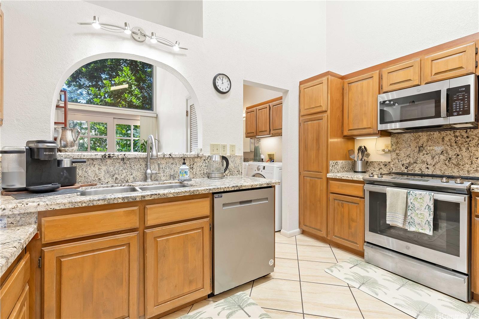 98-1421  Onikiniki Place Pearlridge, PearlCity home - photo 7 of 25