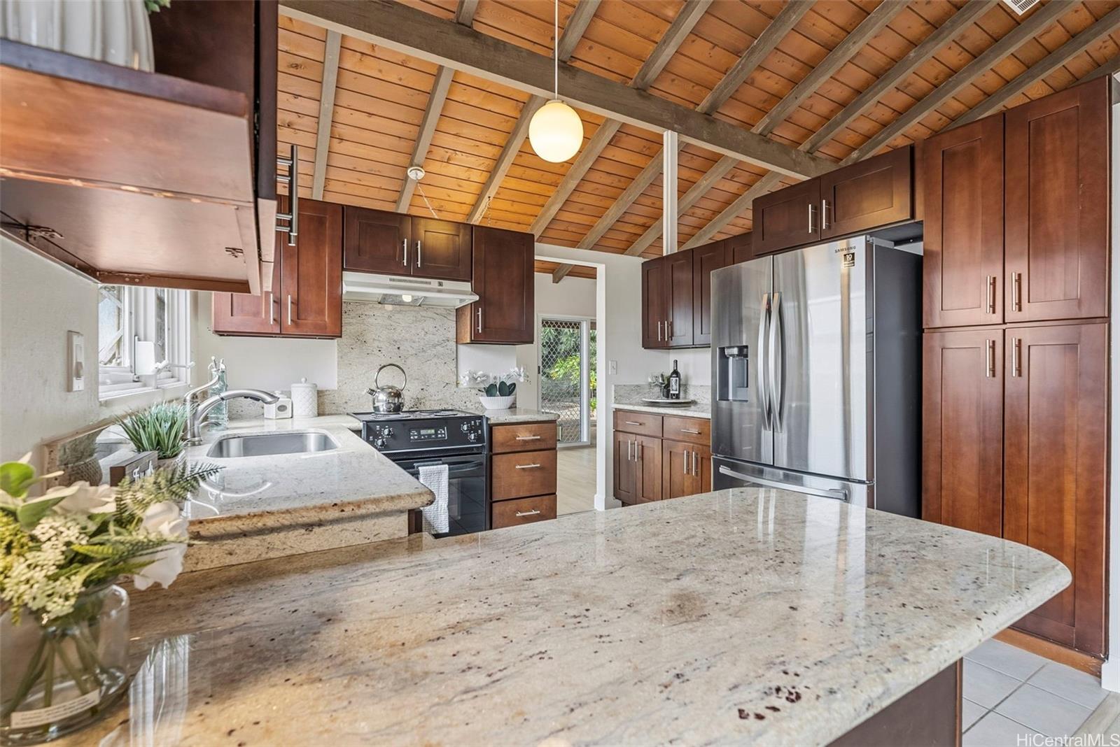 98-1646  Kiawe Street Newtown, PearlCity home - photo 7 of 23