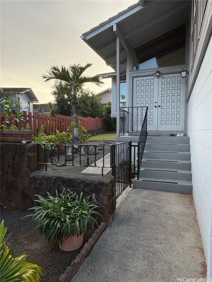 98-1665  Apala Loop Newtown, PearlCity home - photo 2 of 22