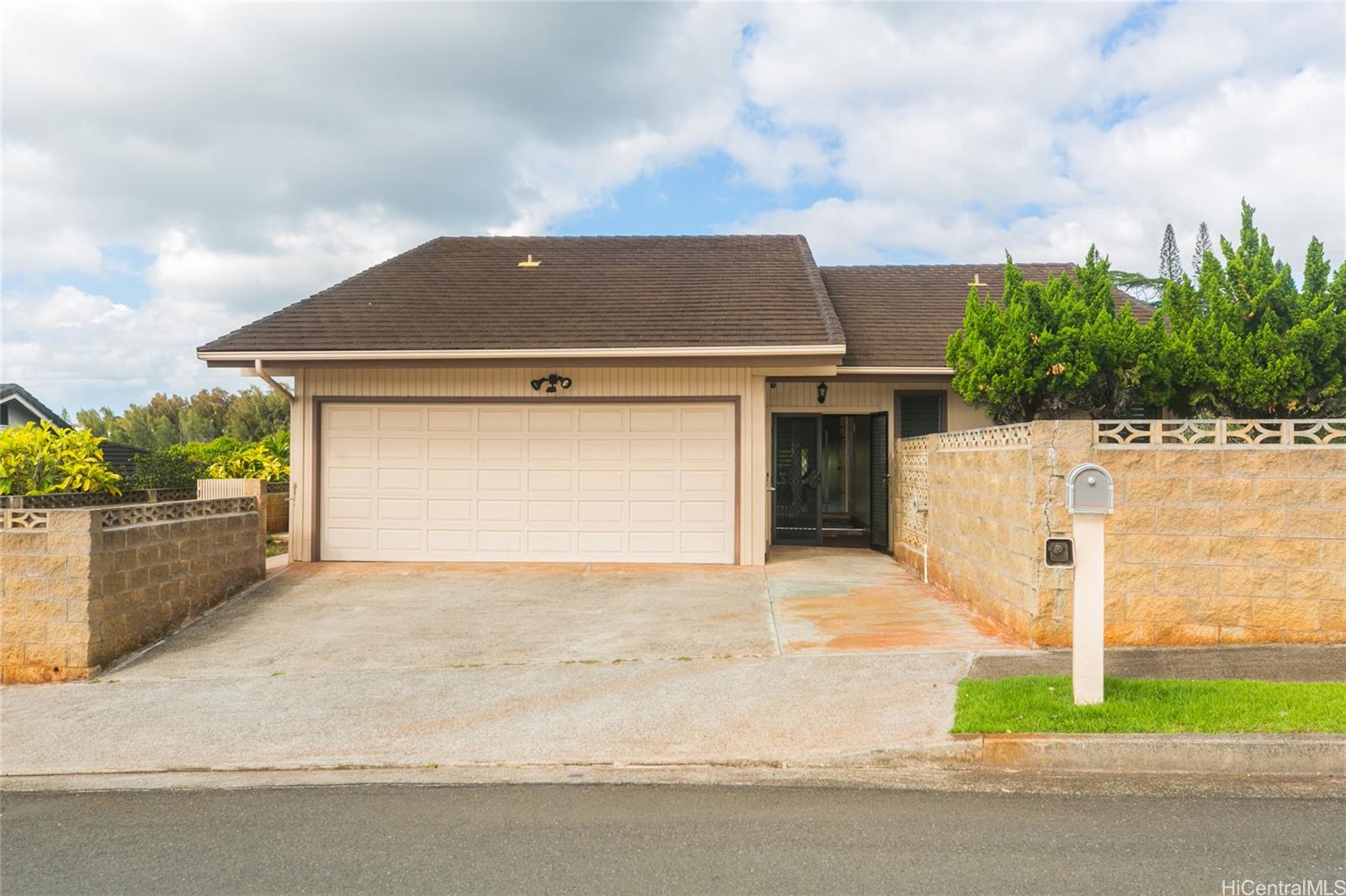 981702 Kiawe Street , Aiea, Hi 96701 Newtown