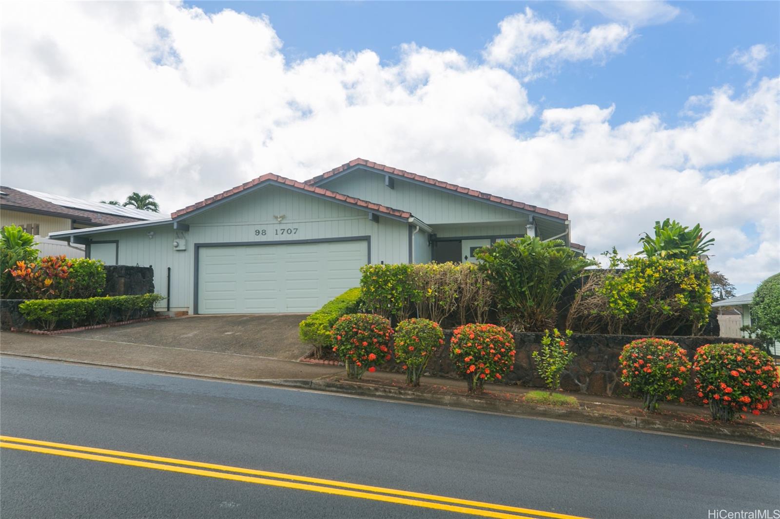 981707 Nahele Street , Aiea, Hi 96701 Newtown