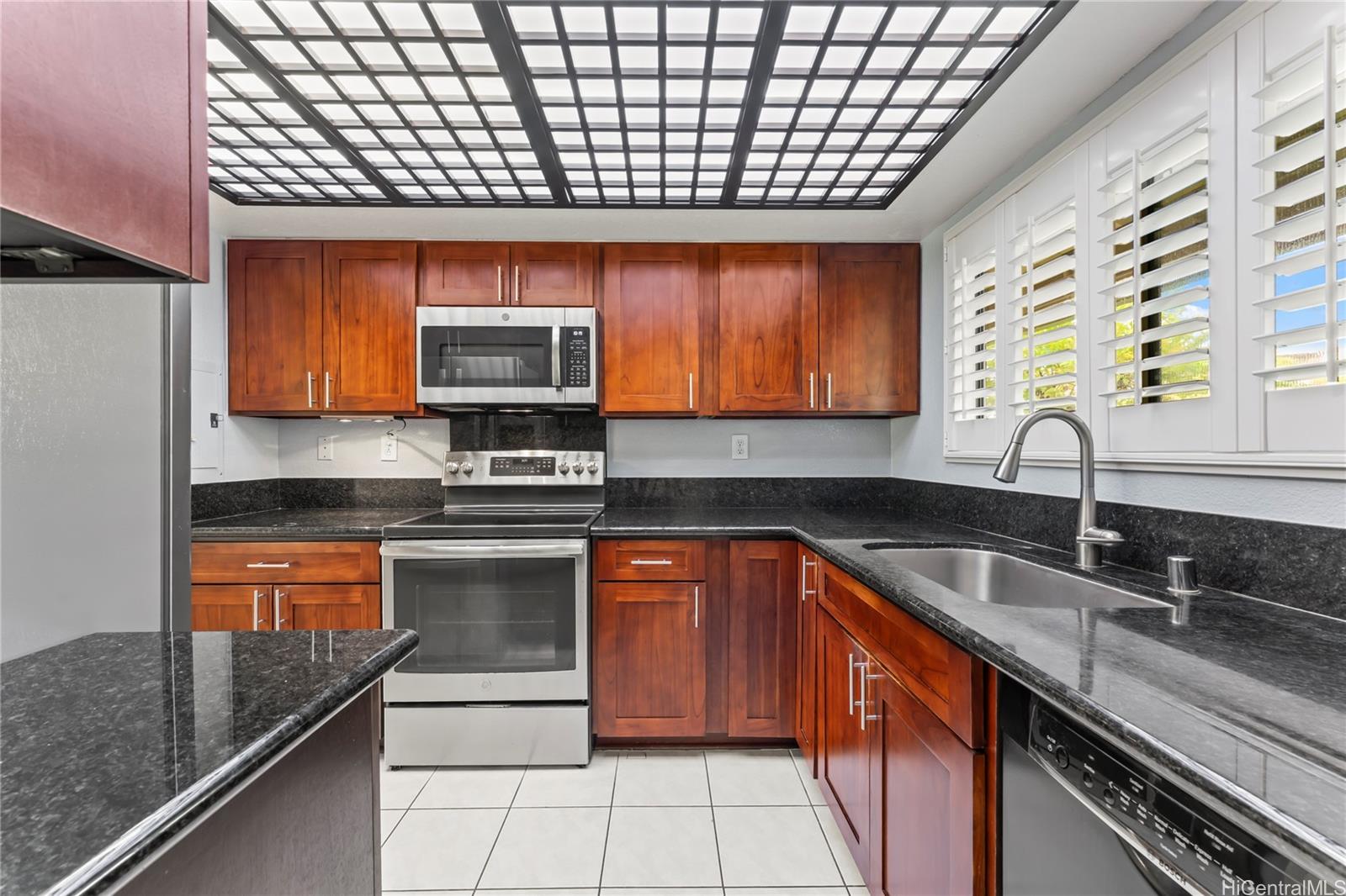 98-1747 Kaahumanu Street townhouse # 39B, Aiea, Hawaii - photo 5 of 24