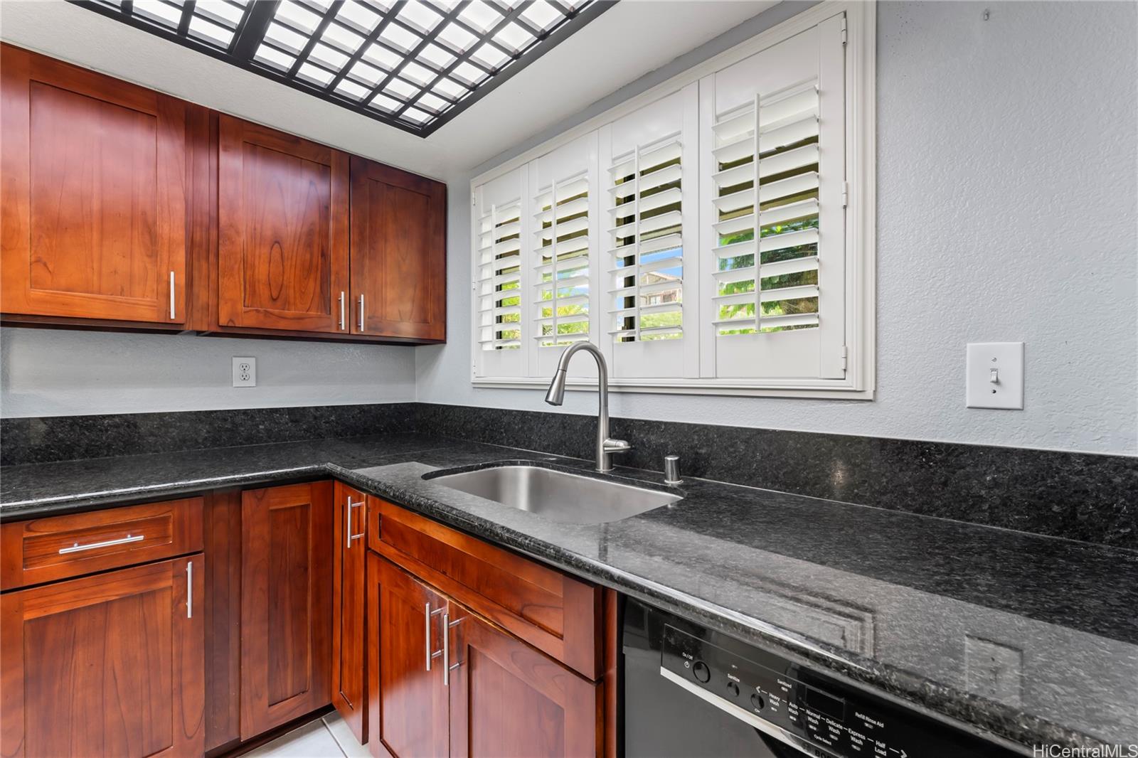 98-1747 Kaahumanu Street townhouse # 39B, Aiea, Hawaii - photo 6 of 24