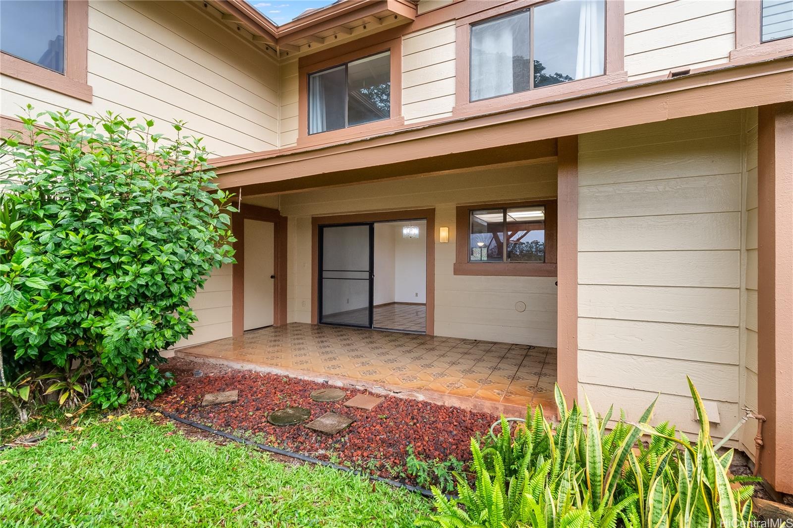 98-1758 Kaahumanu Street townhouse # 52C, Pearl City, Hawaii - photo 23 of 25