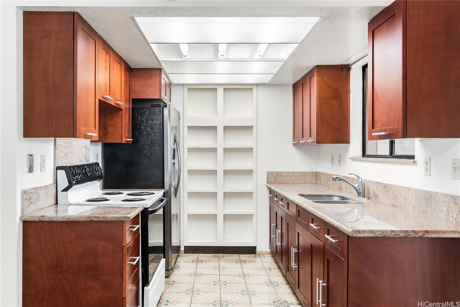 98-1758 Kaahumanu Street townhouse # 52C, Pearl City, Hawaii - photo 6 of 25