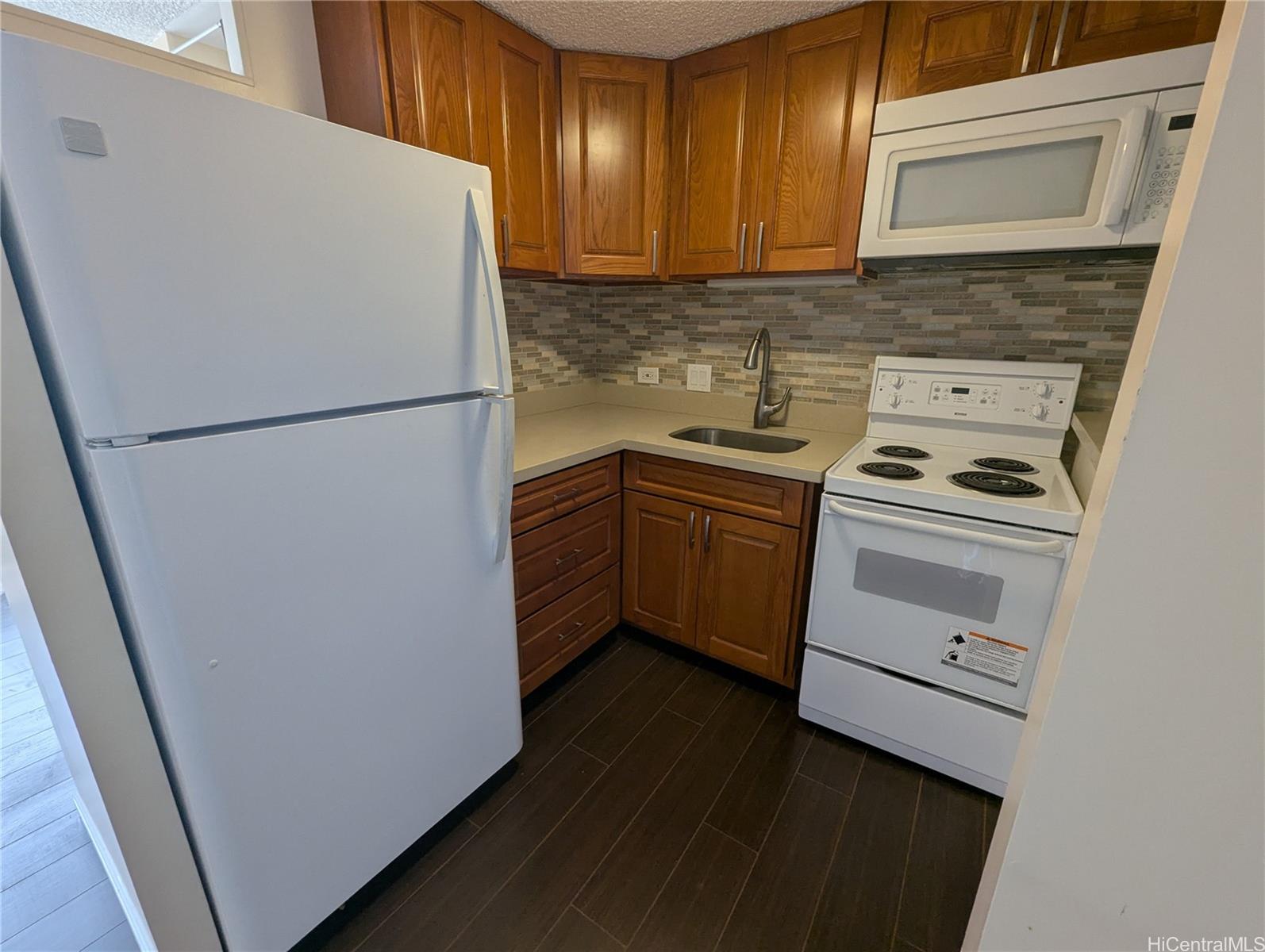 Pearlridge Square condo # 1104, Aiea, Hawaii - photo 3 of 7