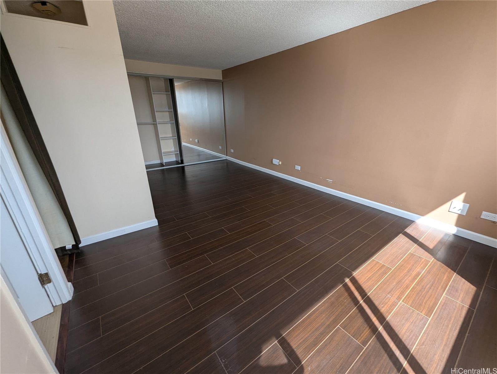 Pearlridge Square condo # 1104, Aiea, Hawaii - photo 4 of 7