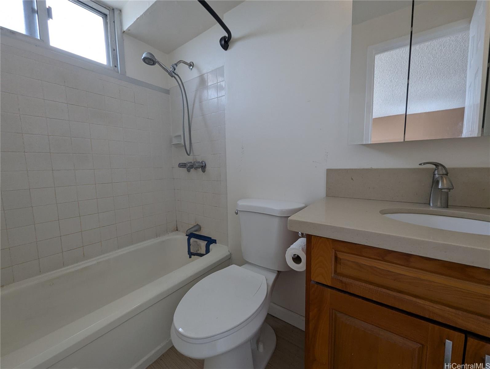 Pearlridge Square condo # 1104, Aiea, Hawaii - photo 7 of 7