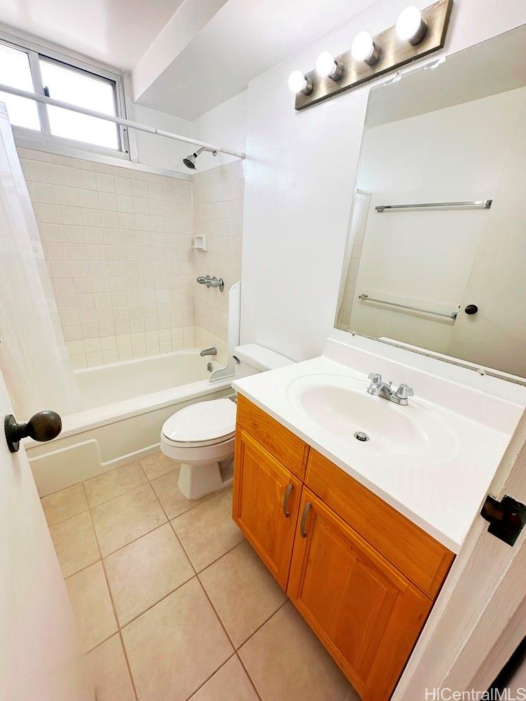 Pearlridge Square condo # 3903, Aiea, Hawaii - photo 8 of 22