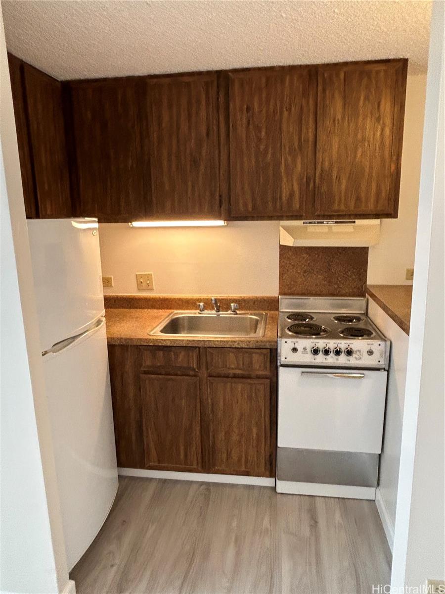 Pearlridge Square condo # 808, Aiea, Hawaii - photo 3 of 13