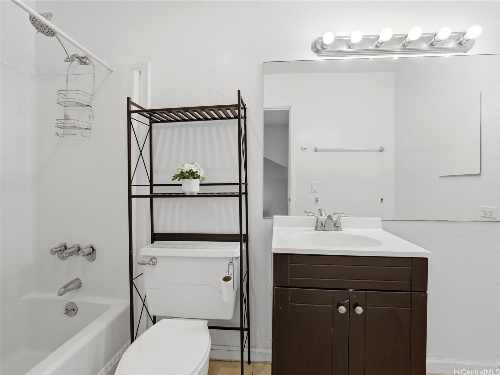 Bougainville condo # 245, Aiea, Hawaii - photo 12 of 19