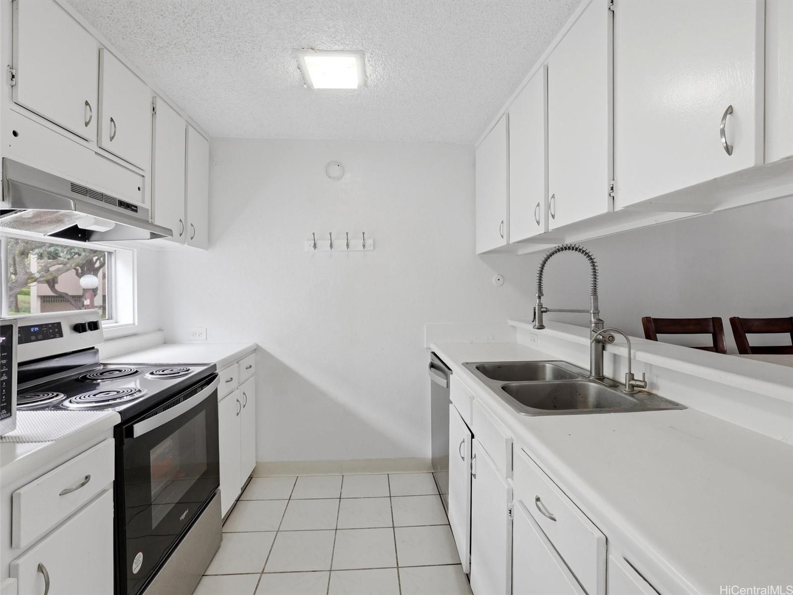 Bougainville condo # 245, Aiea, Hawaii - photo 4 of 19