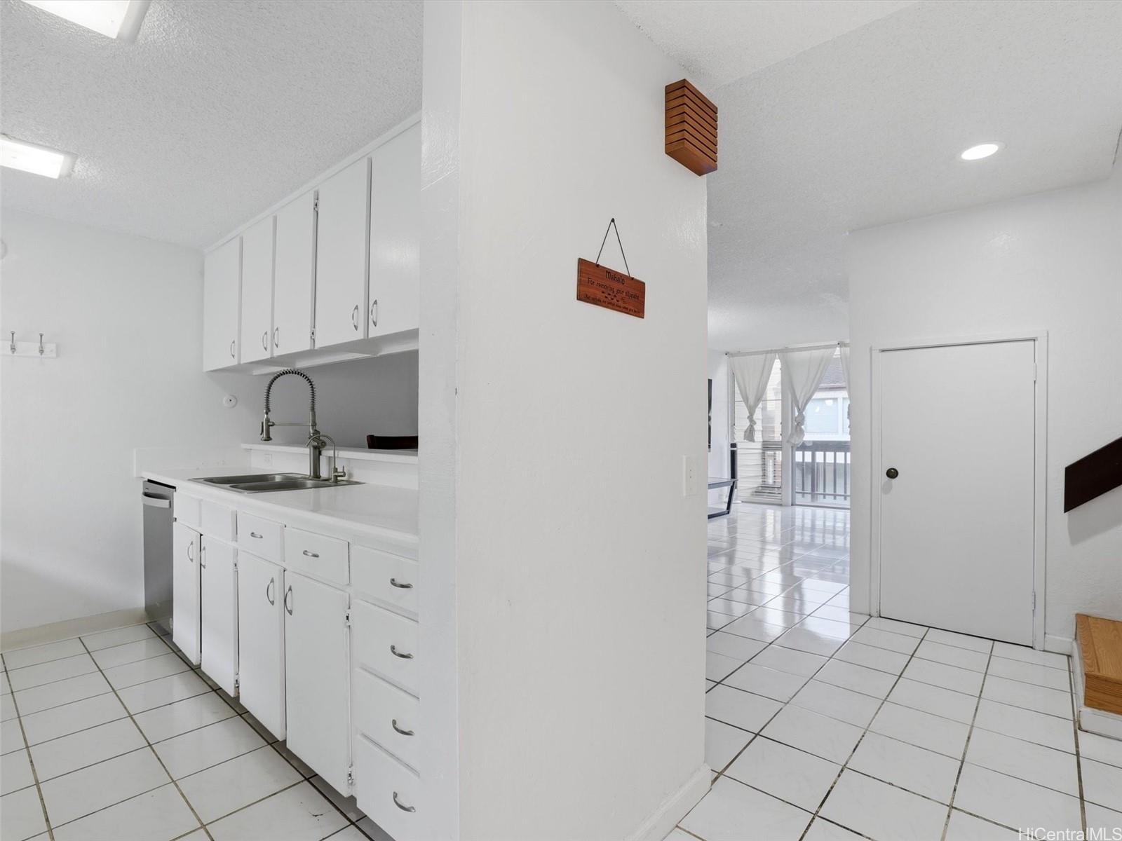 Bougainville condo # 245, Aiea, Hawaii - photo 5 of 19