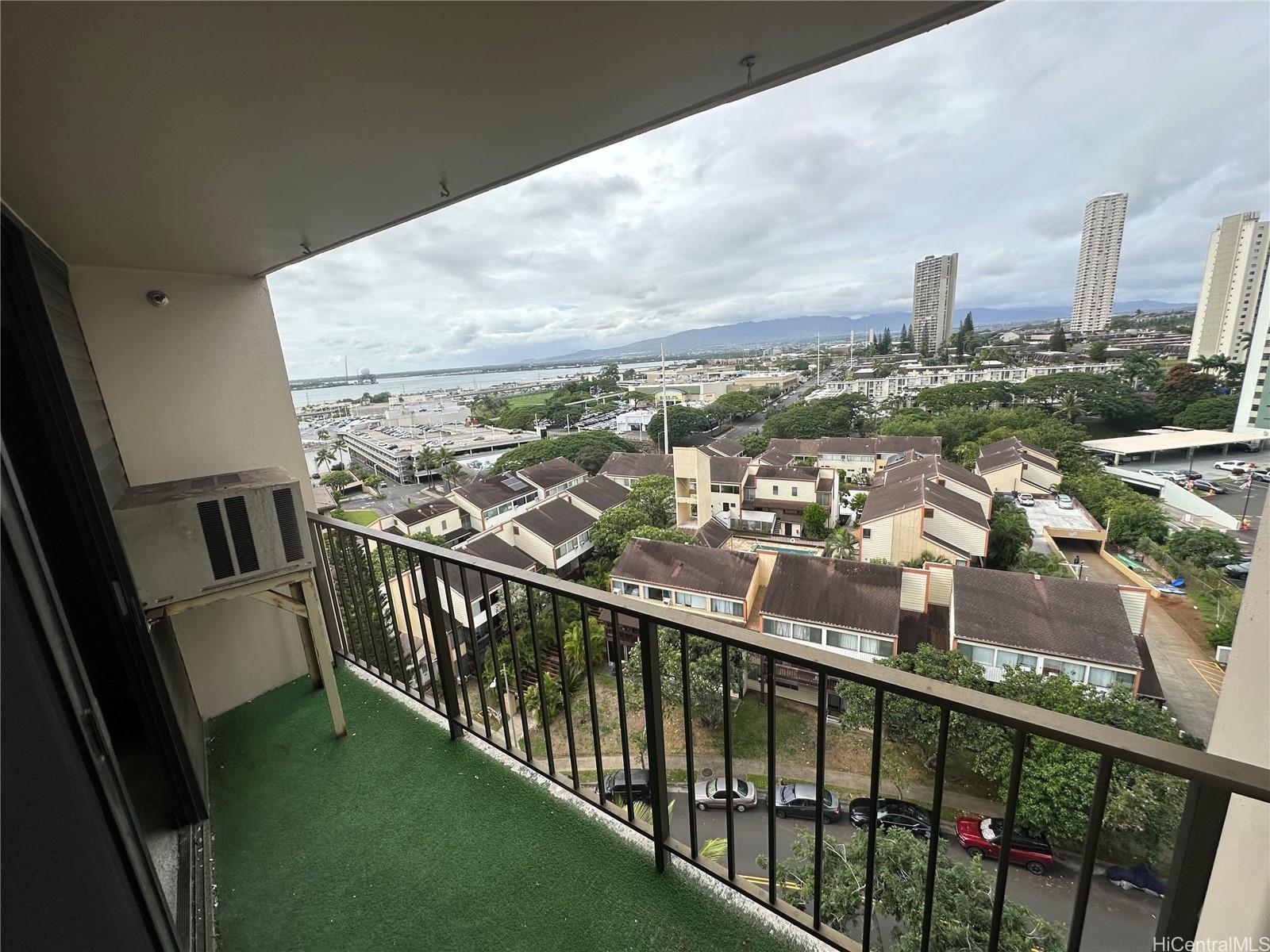 Park At Pearlridge condo # C1206, Aiea, Hawaii - photo 2 of 11