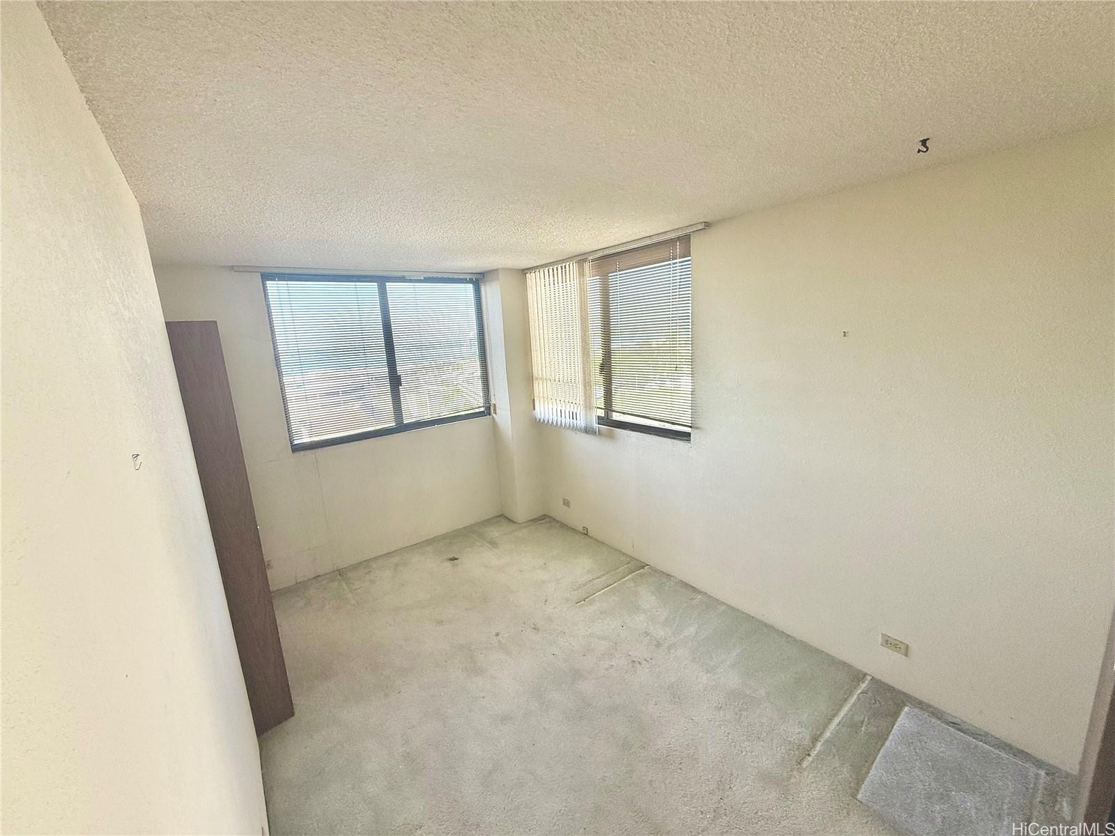 Park At Pearlridge condo # C1206, Aiea, Hawaii - photo 5 of 11