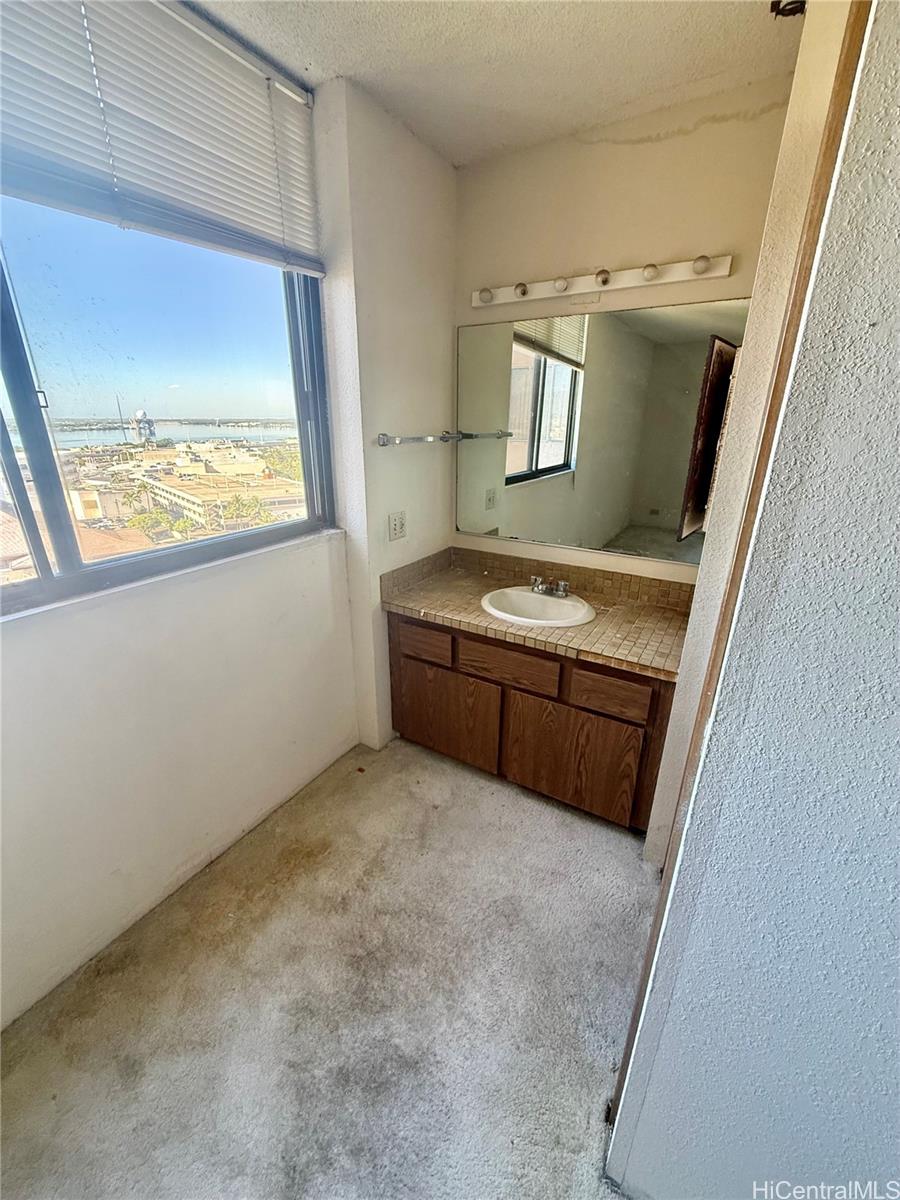 Park At Pearlridge condo # C1206, Aiea, Hawaii - photo 8 of 11