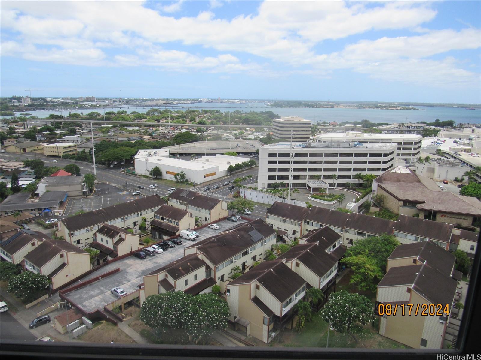 Park At Pearlridge condo # C-1601, Aiea, Hawaii - photo 6 of 15