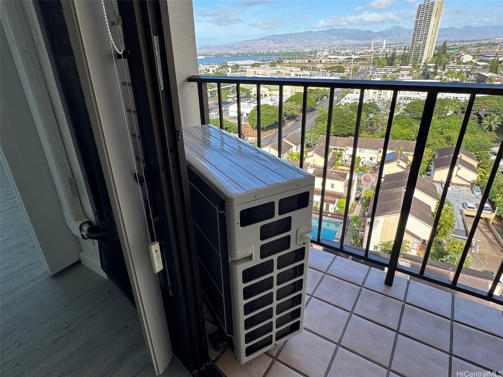 Park At Pearlridge condo # C1706, Aiea, Hawaii - photo 7 of 19