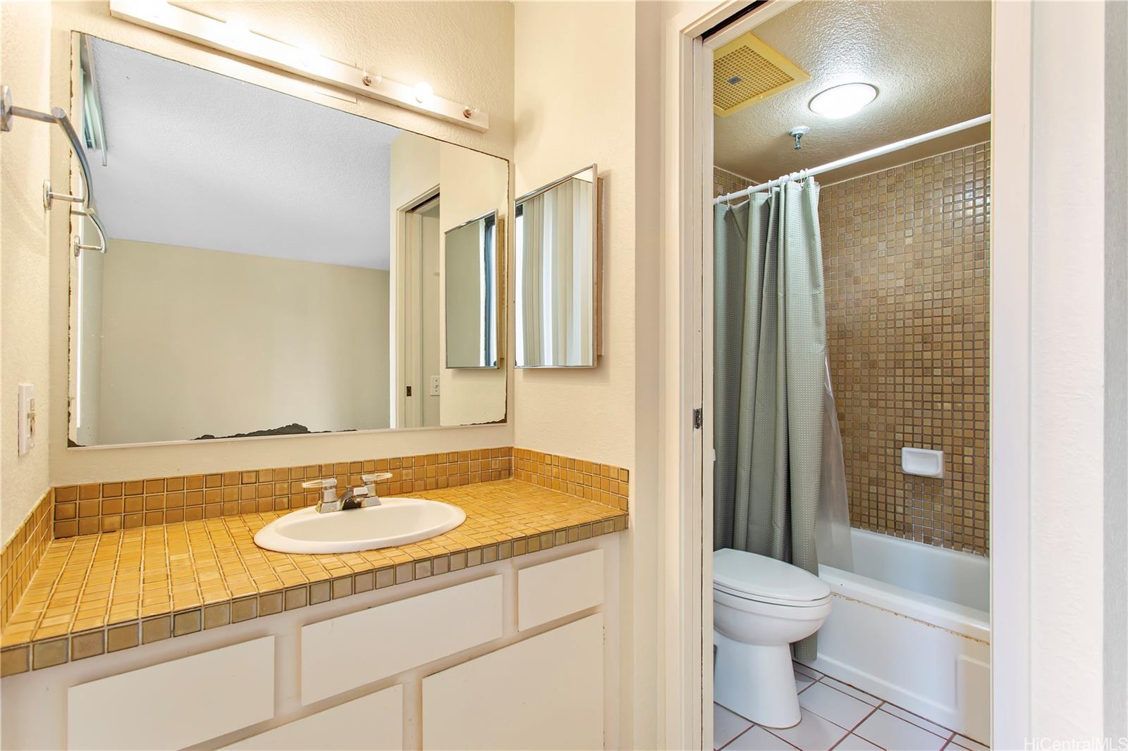 Park At Pearlridge condo # C402, Aiea, Hawaii - photo 12 of 23