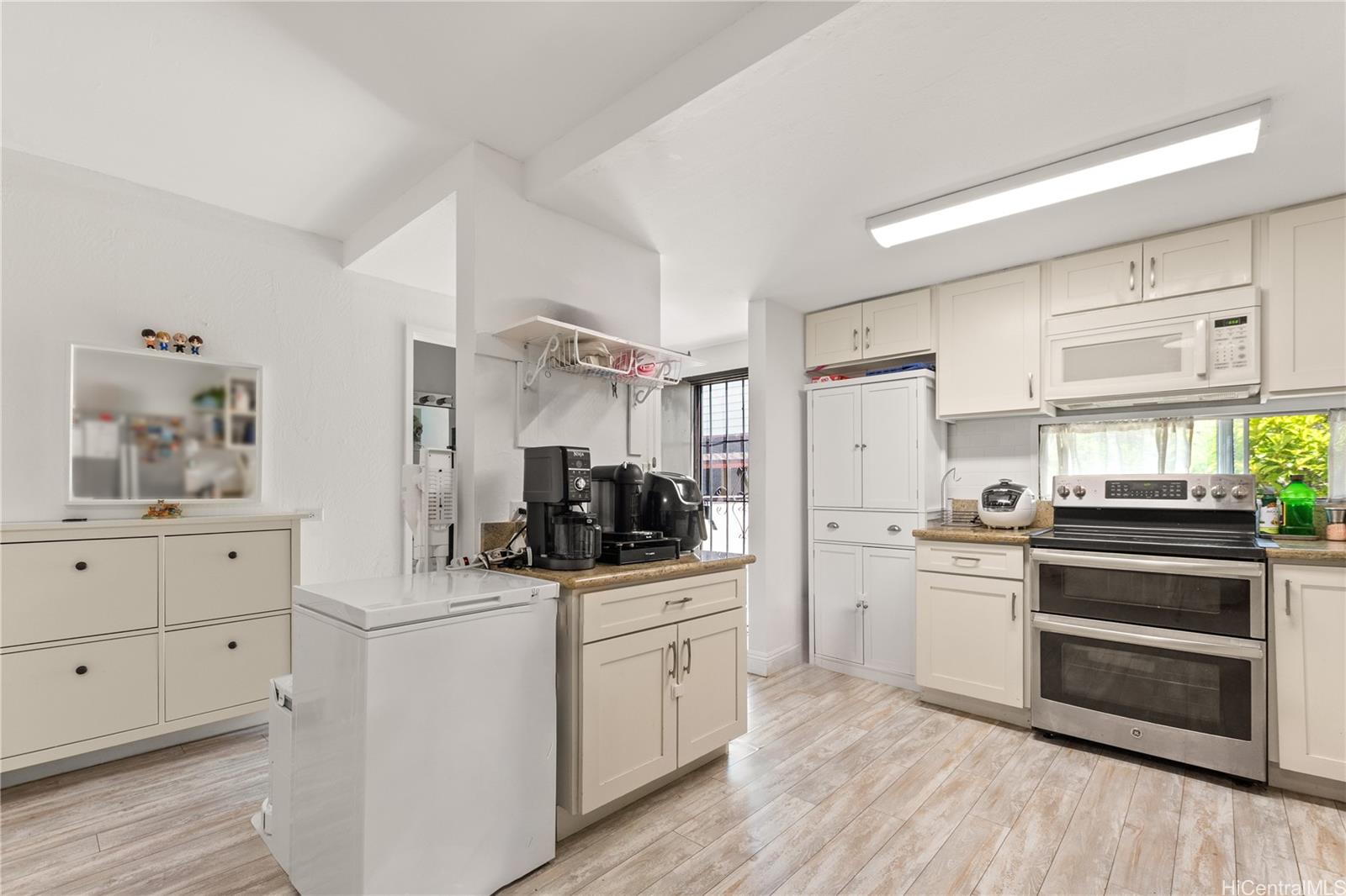 Bougainville condo # 206, Aiea, Hawaii - photo 2 of 23