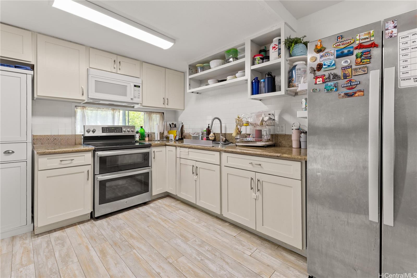 Bougainville condo # 206, Aiea, Hawaii - photo 3 of 23