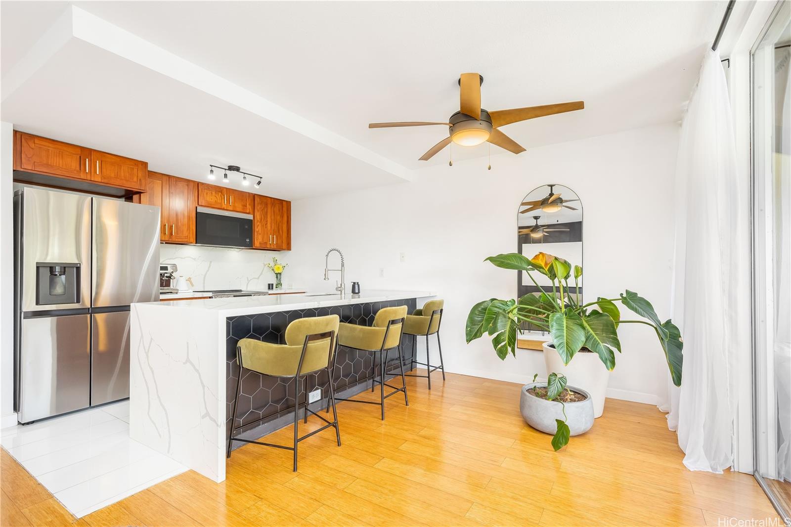 98-380 Koauka Loop townhouse # 342, Aiea, Hawaii - photo 2 of 25