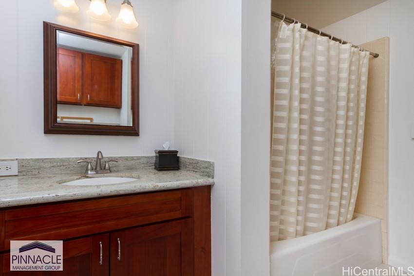 984 Waiholo St Honolulu - Rental - photo 12 of 18