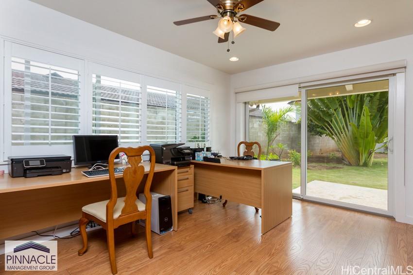 984 Waiholo St Honolulu - Rental - photo 5 of 18