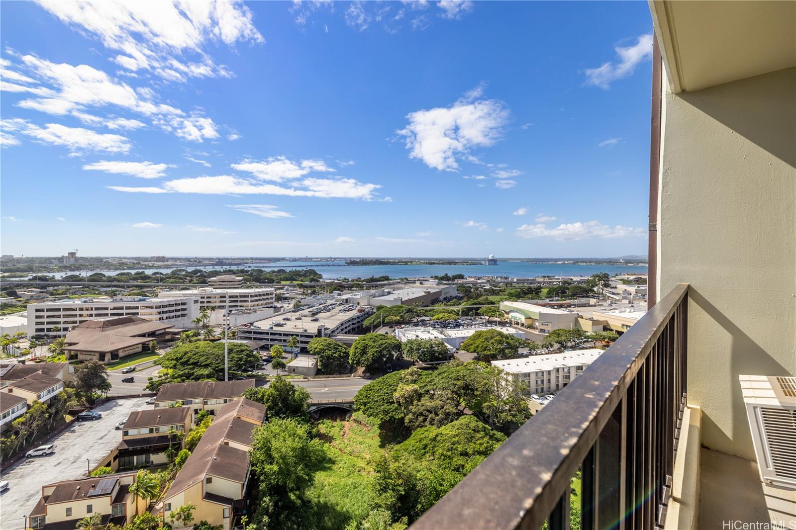 Pearl Regency condo # 1704, Aiea, Hawaii - photo 4 of 25