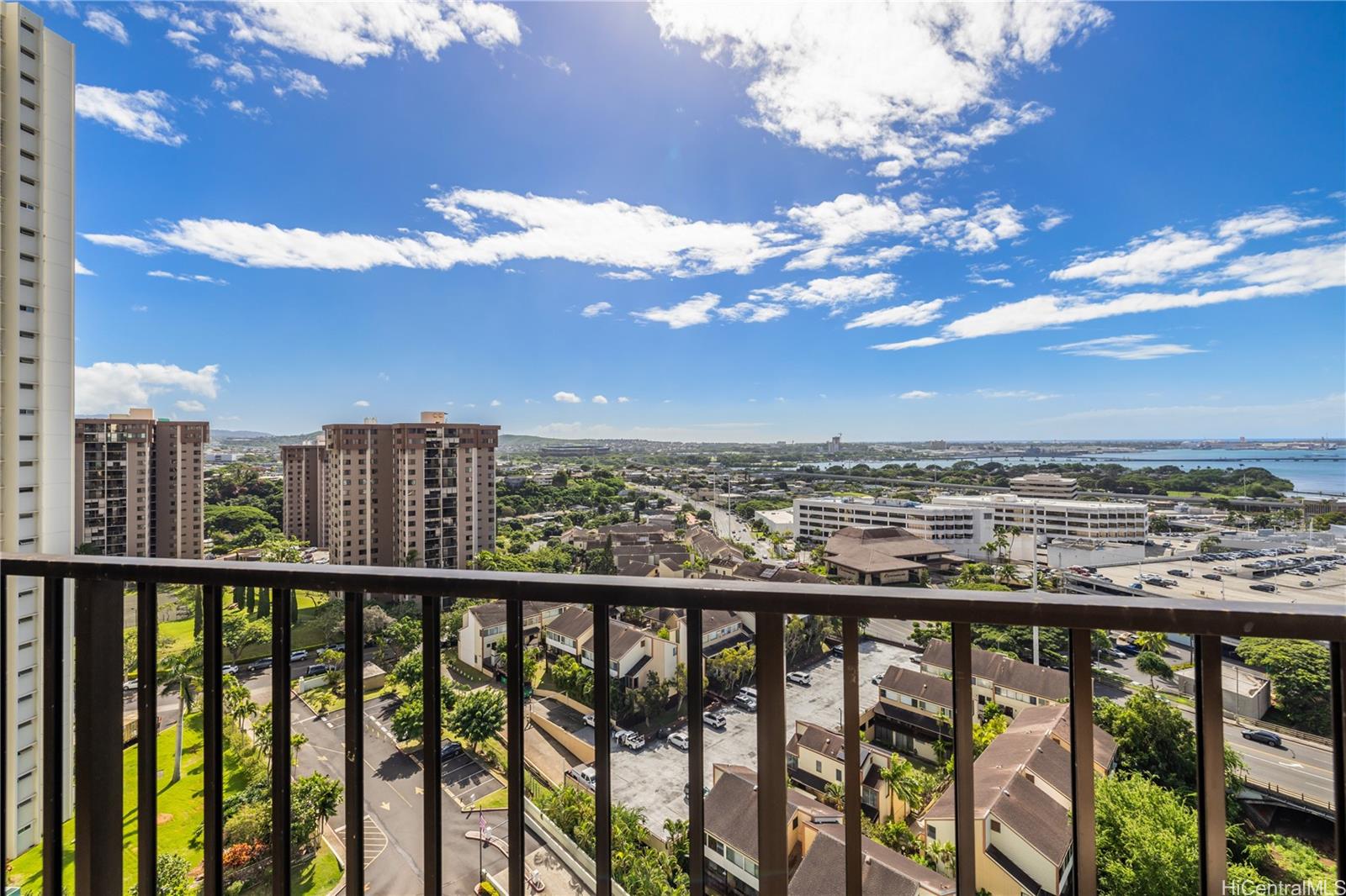 Pearl Regency condo # 1704, Aiea, Hawaii - photo 5 of 25