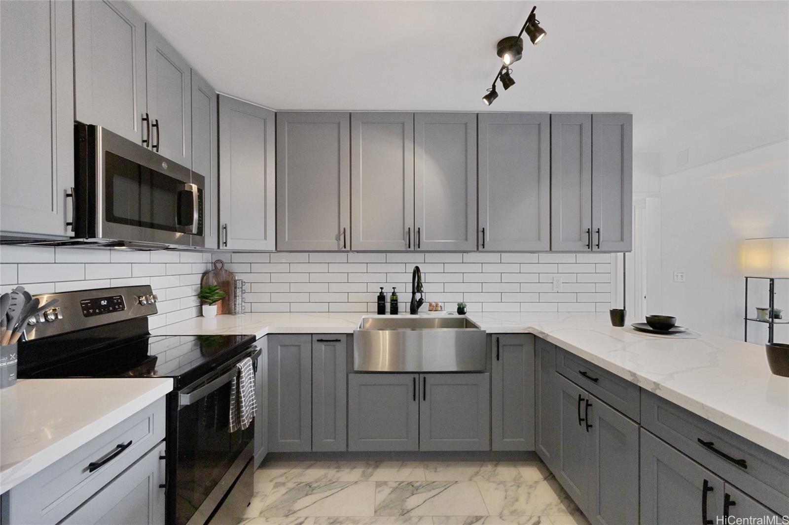 Pearl Regency condo # 202, Aiea, Hawaii - photo 2 of 22