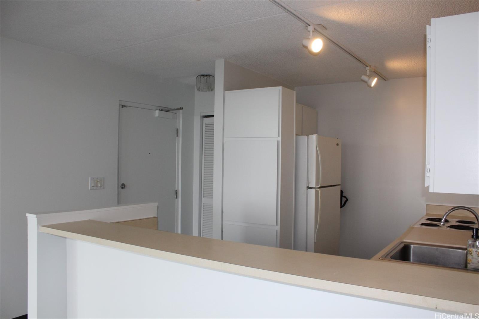 Pearl Regency condo # 2402, Aiea, Hawaii - photo 4 of 12