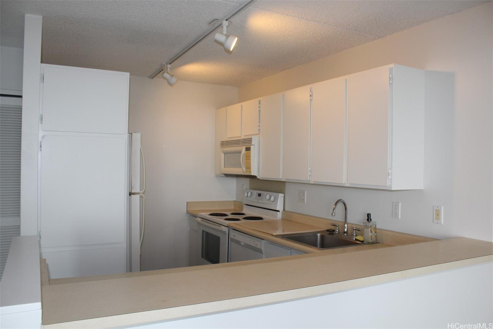 Pearl Regency condo # 2402, Aiea, Hawaii - photo 5 of 12