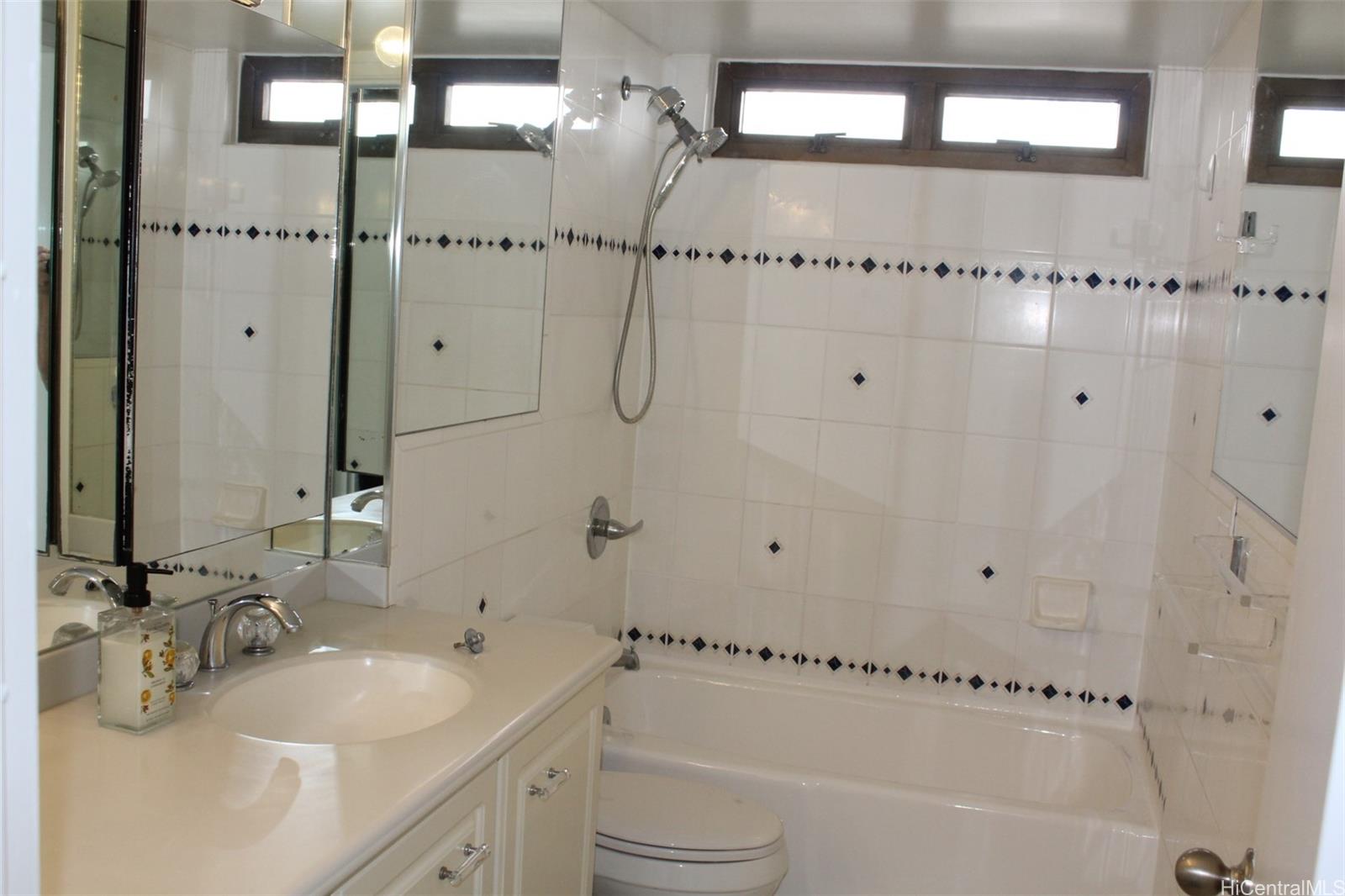 Pearl Regency condo # 2402, Aiea, Hawaii - photo 7 of 12