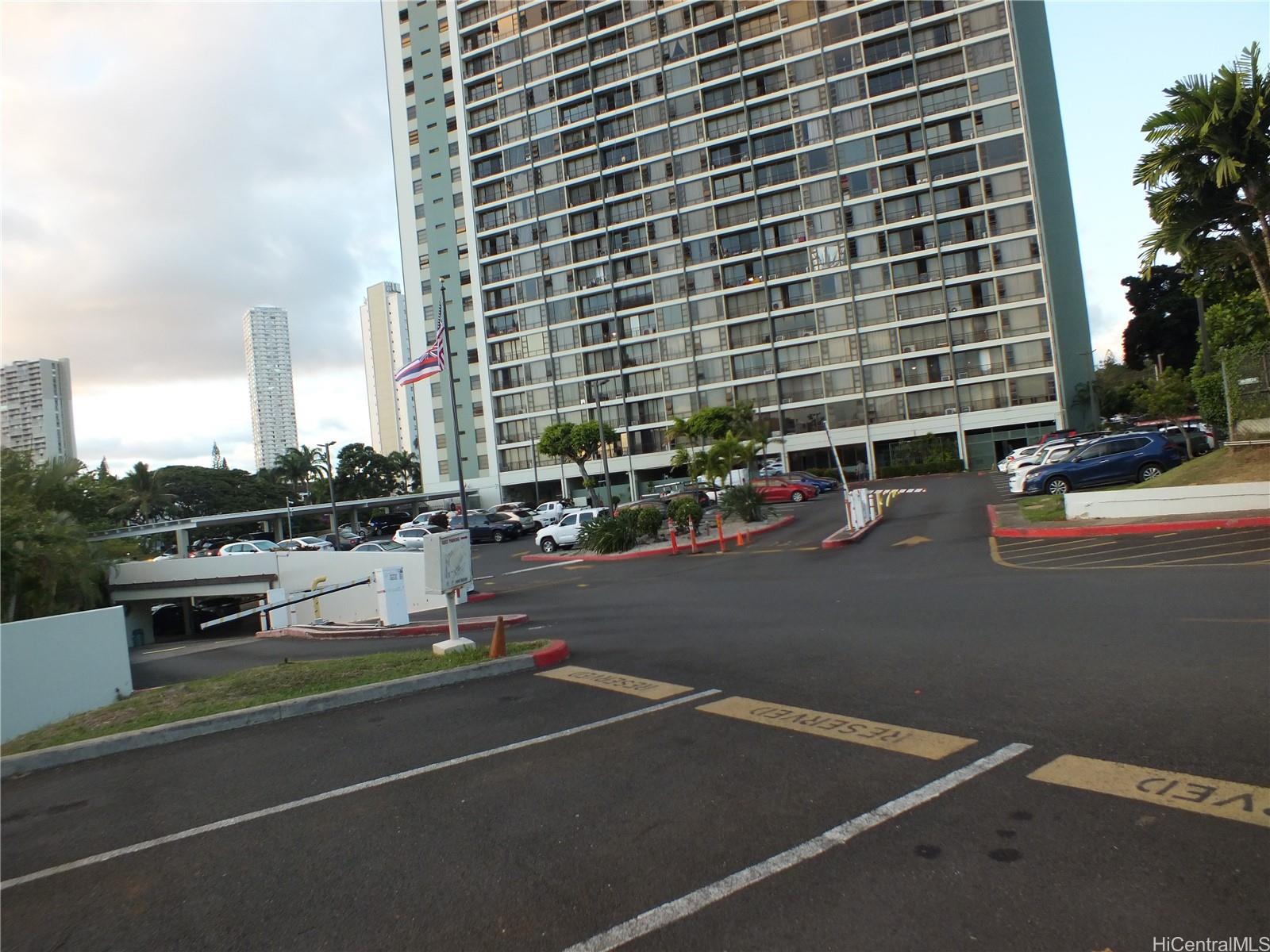 Pearl Regency condo # 2516, Aiea, Hawaii - photo 2 of 13