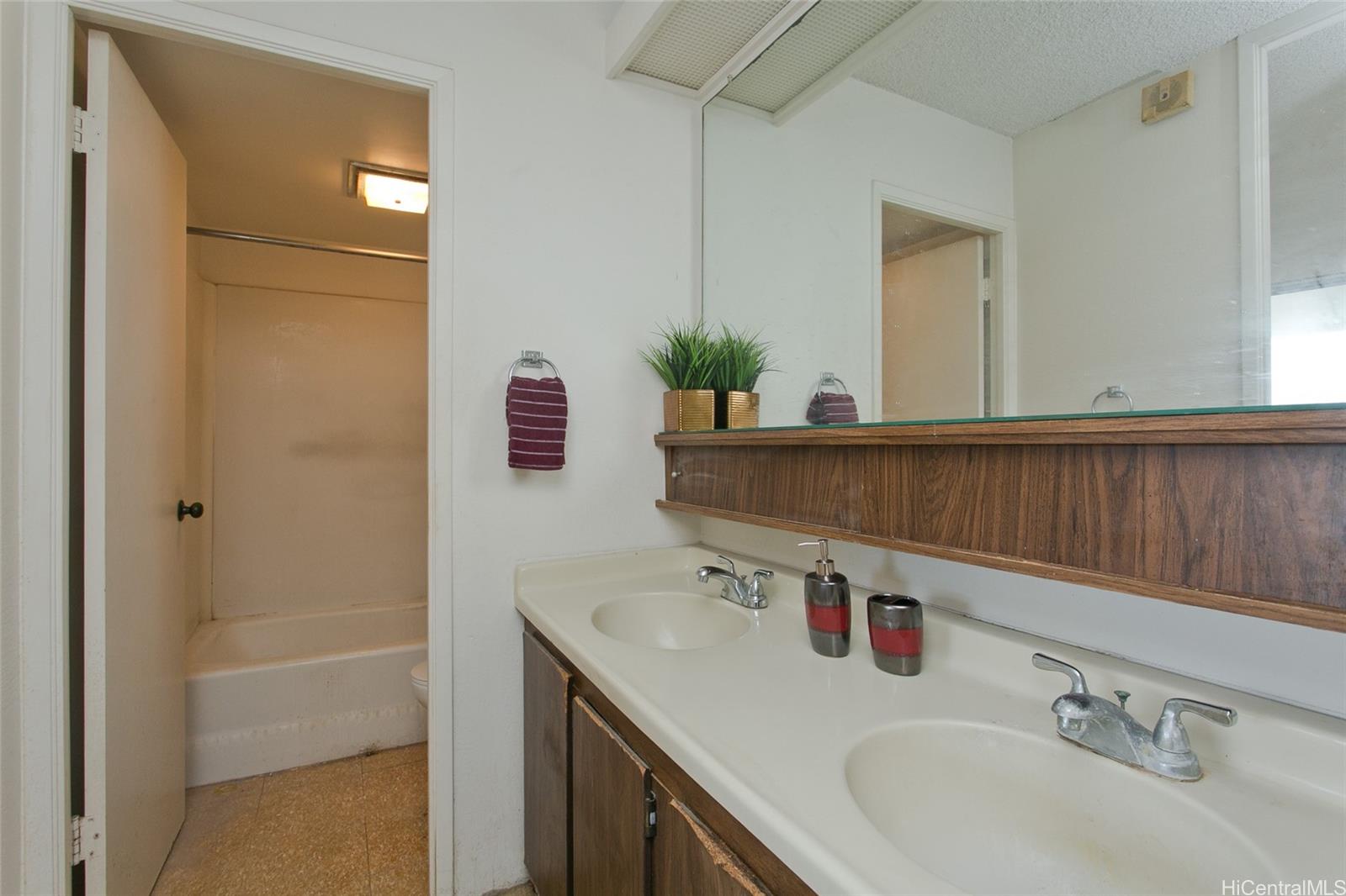 Pearl 2 condo # 28B, Aiea, Hawaii - photo 8 of 11