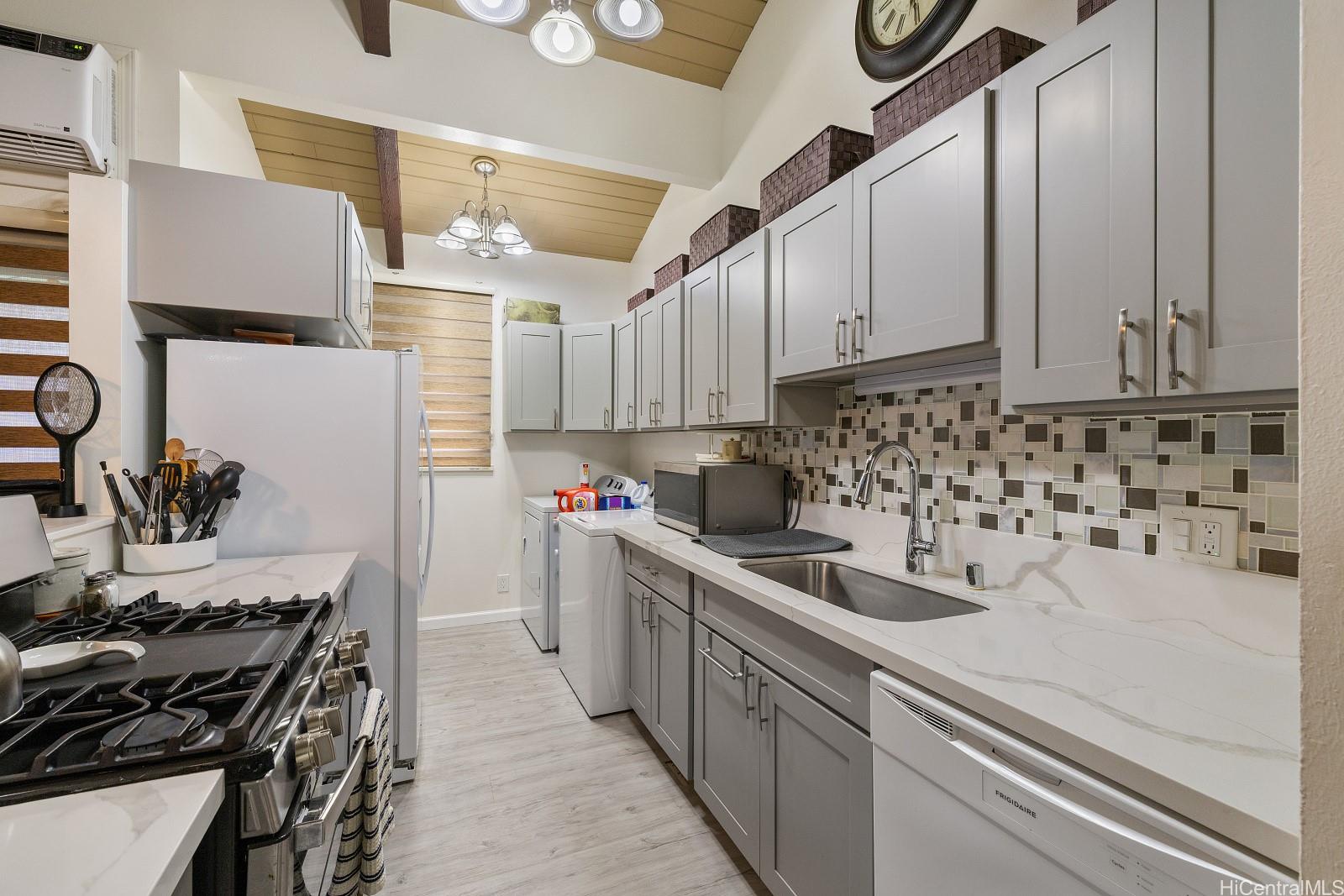 Chateau Newtown Vlg 2 condo # 4402, Aiea, Hawaii - photo 17 of 25