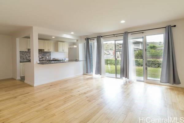 98-448 Kilinoe St Aiea - Rental - photo 2 of 18