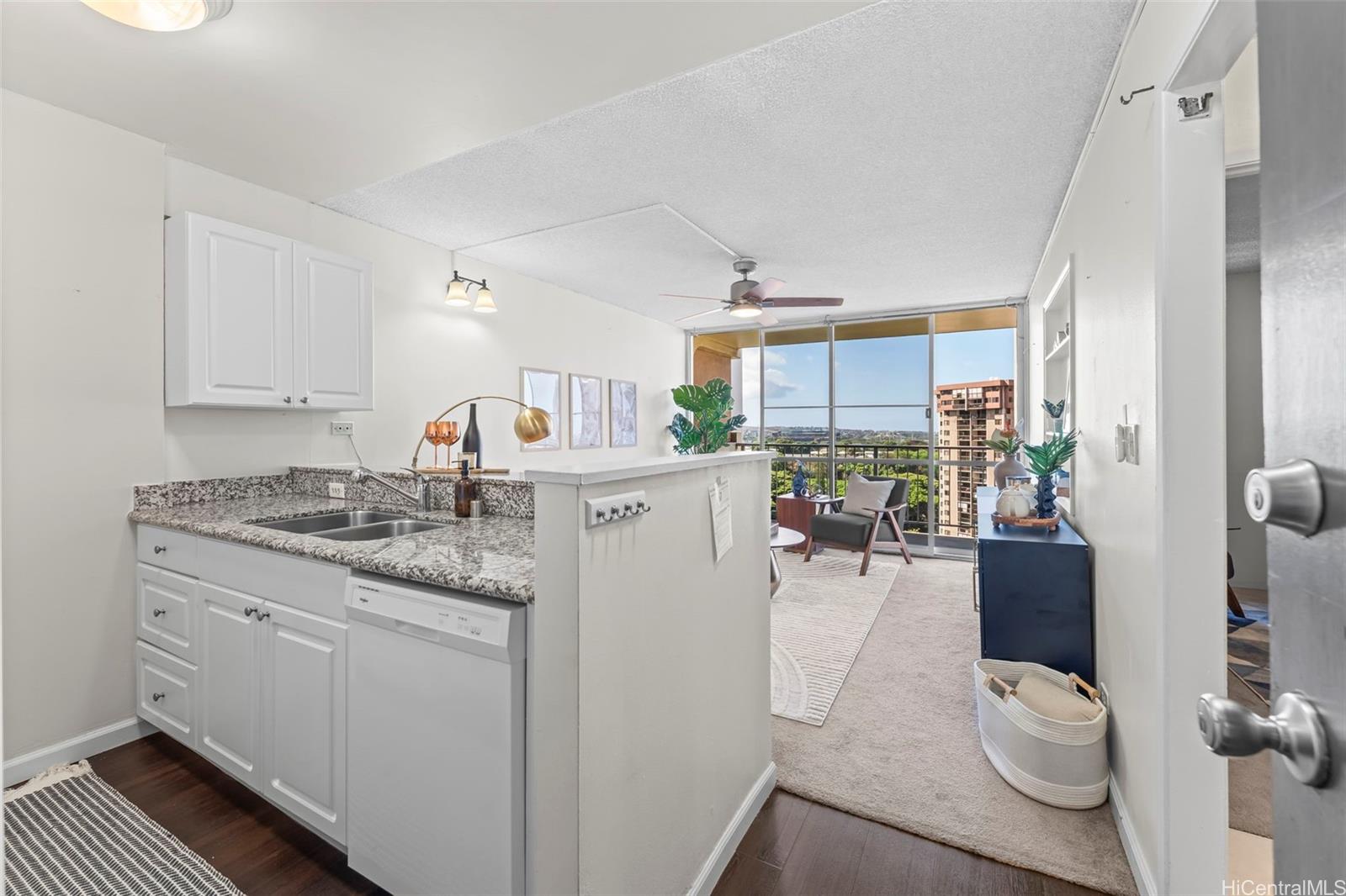 Highlander condo # 1011, Aiea, Hawaii - photo 2 of 18