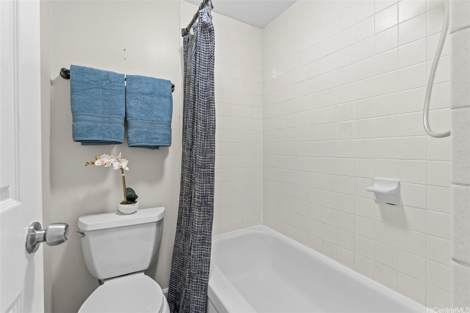 Highlander condo # 1011, Aiea, Hawaii - photo 13 of 18