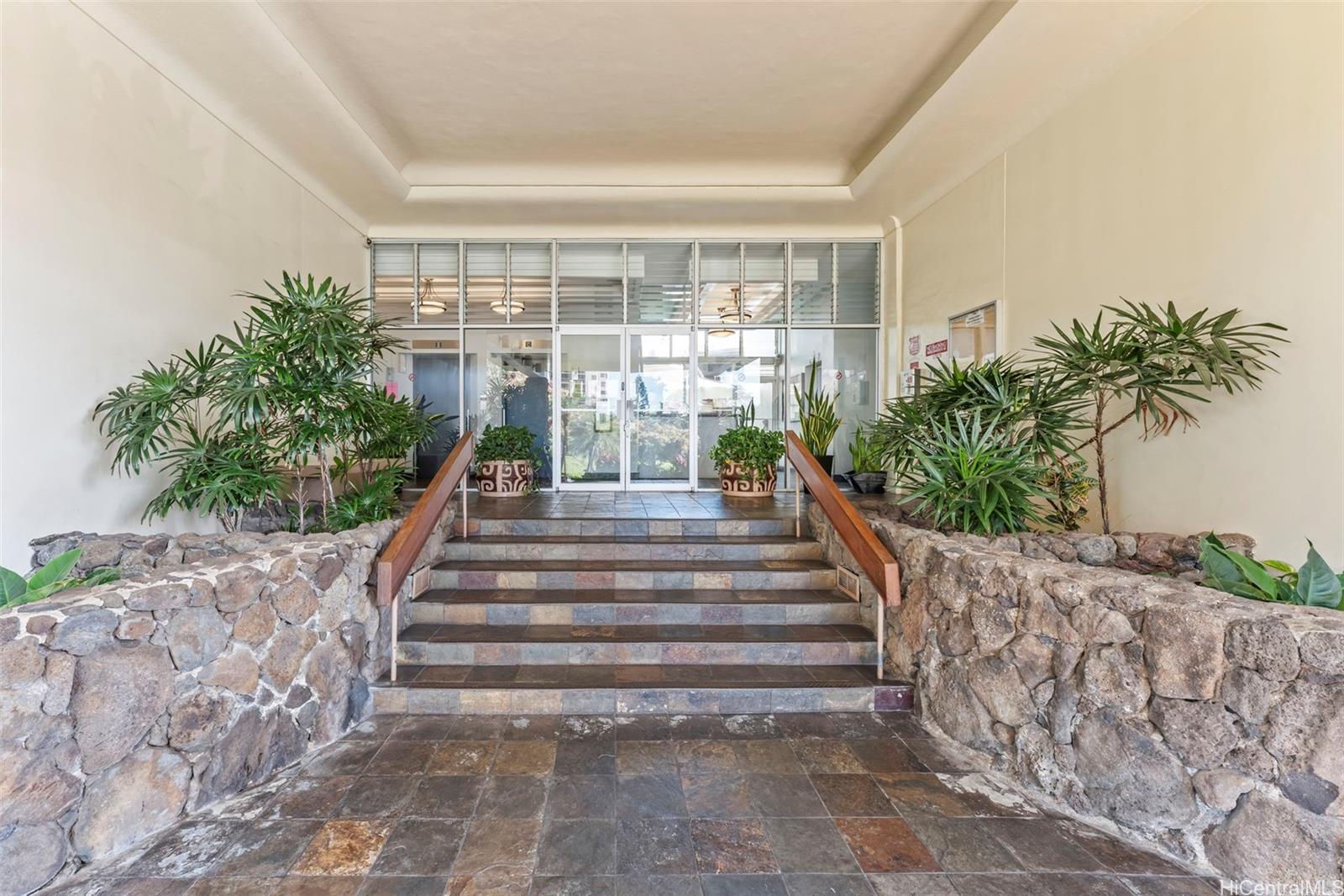 Highlander condo # 1011, Aiea, Hawaii - photo 17 of 18