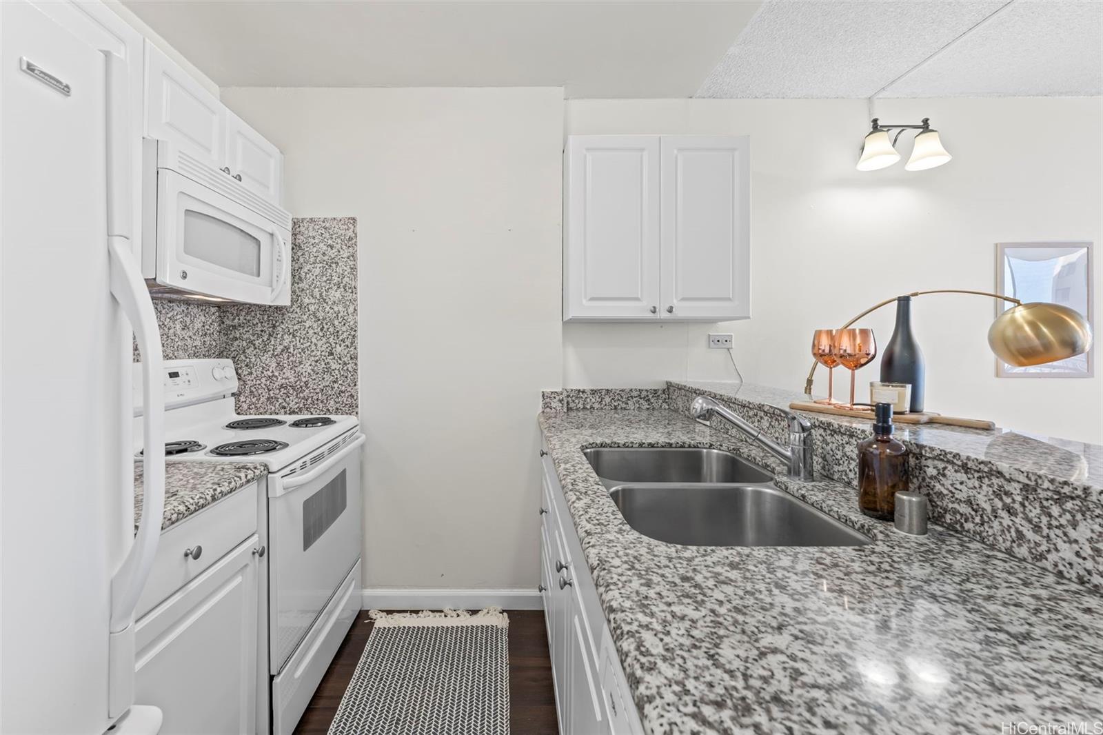 Highlander condo # 1011, Aiea, Hawaii - photo 3 of 18