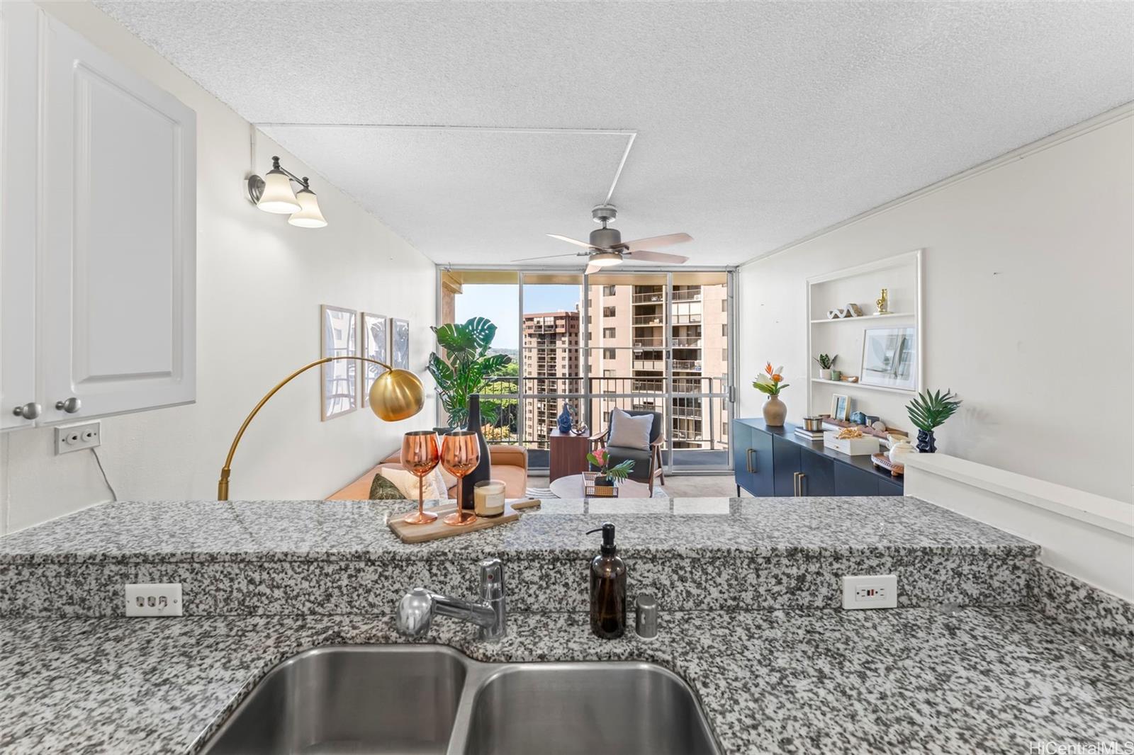 Highlander condo # 1011, Aiea, Hawaii - photo 4 of 18