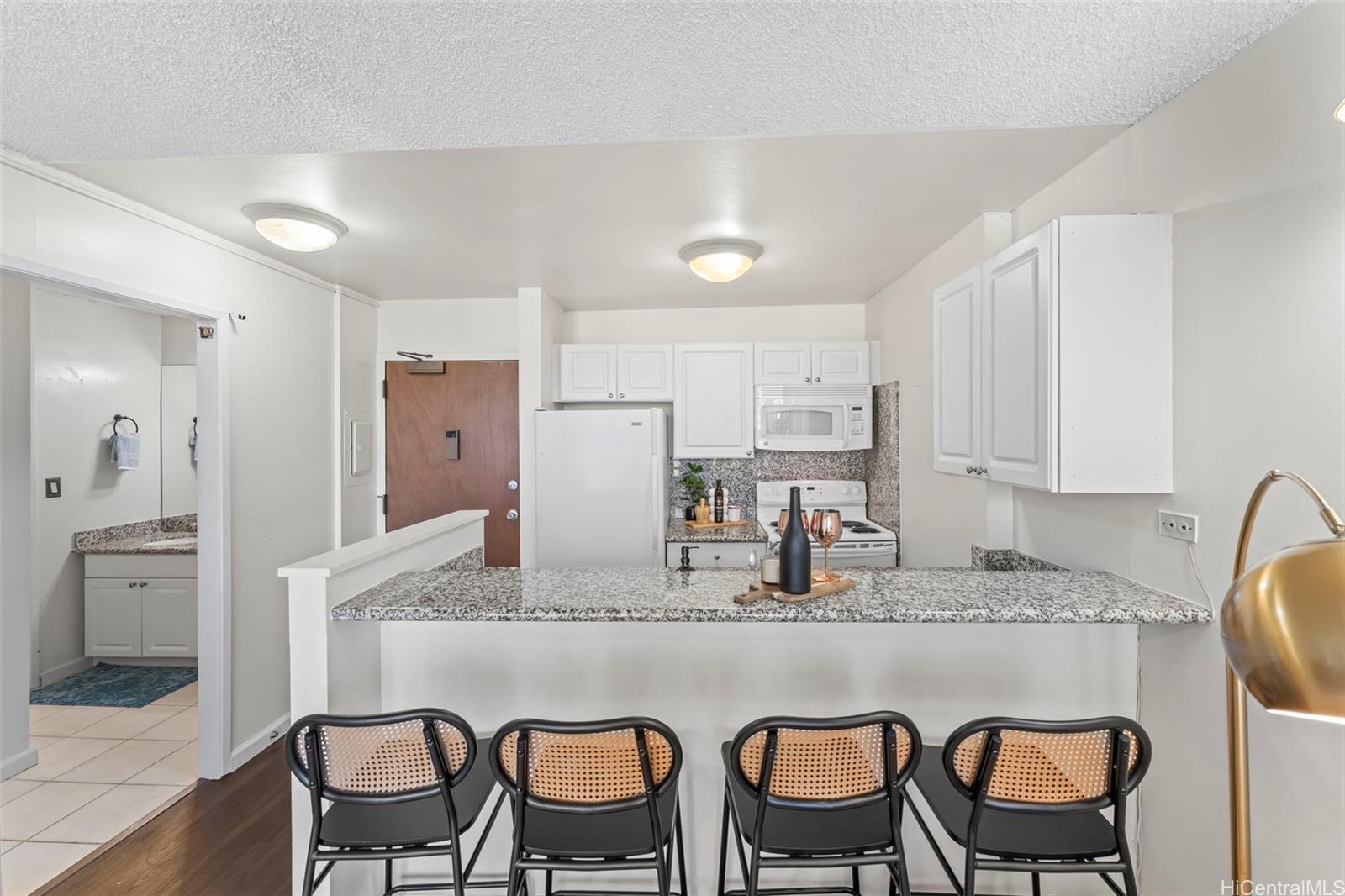 Highlander condo # 1011, Aiea, Hawaii - photo 5 of 18